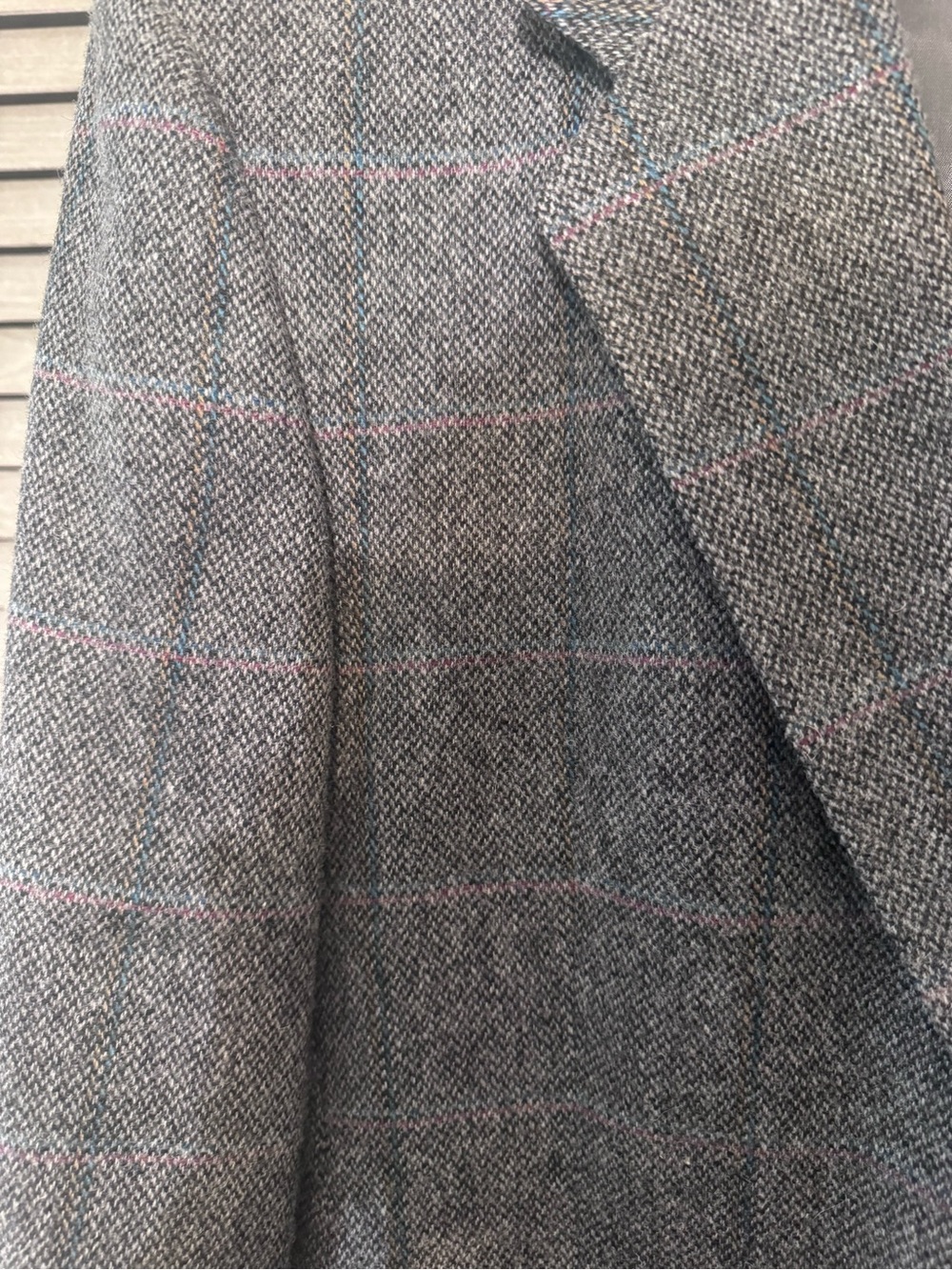 Hart Schaffner Marx Gray Tweed Sport Coat with Blue and Pink Windowpane